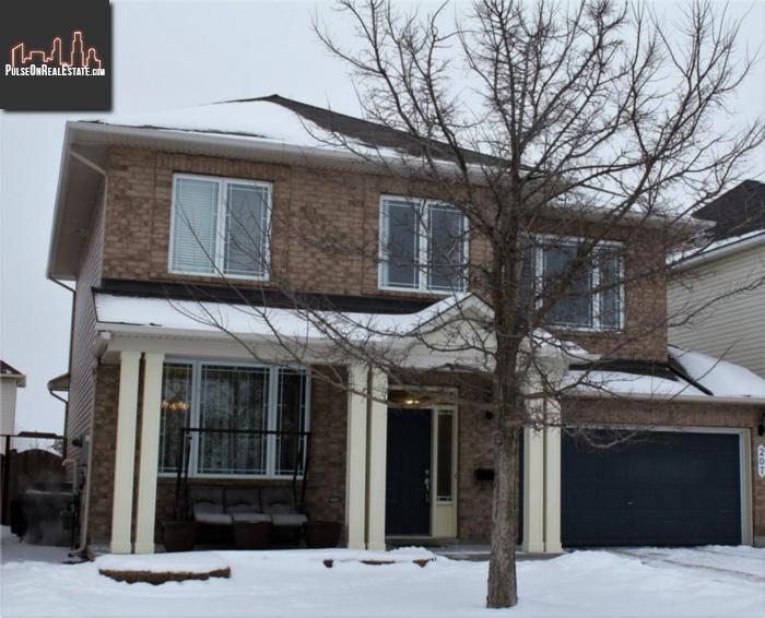 Property 207 Highpointe Crescent main img