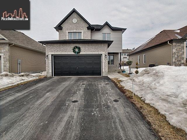 Property 328 Zircon Street main img
