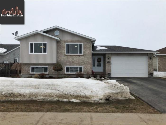 Property 2038 Sandstone Crescent main img