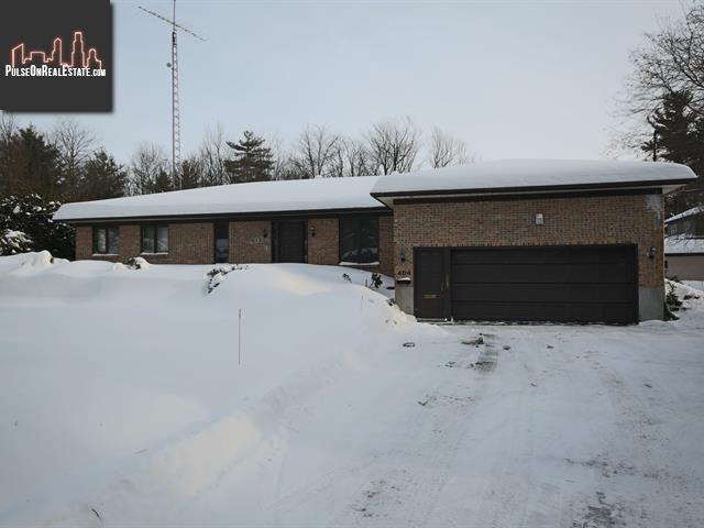 Property 404 Rue Dorset main img
