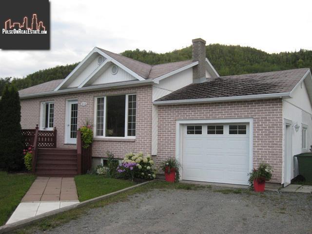 Property 12 Rue Des Deux-Montagnes main img