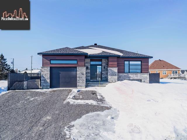 Property 471 Rue Napier-Christie main img