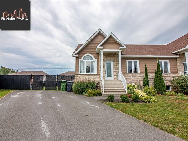 Property 2385 Rue De Lintendant main img