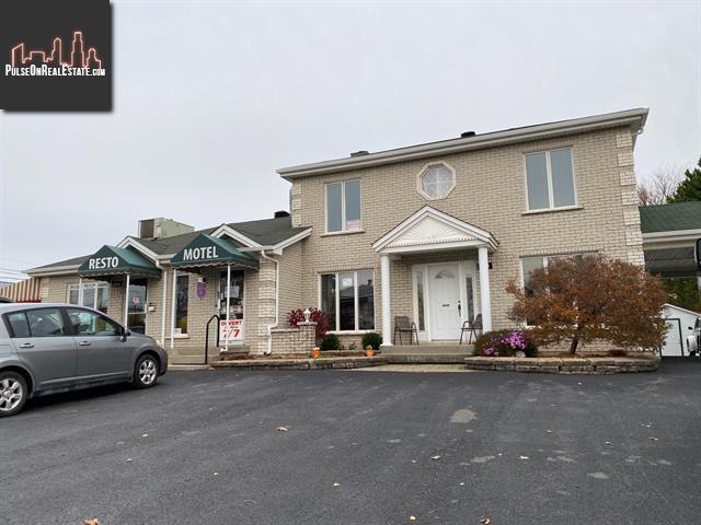 Property 880z-900z Rue Daigneault main img