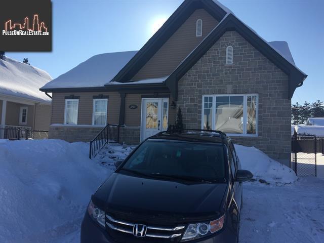 Property 2987 Rue De La Valiniere main img