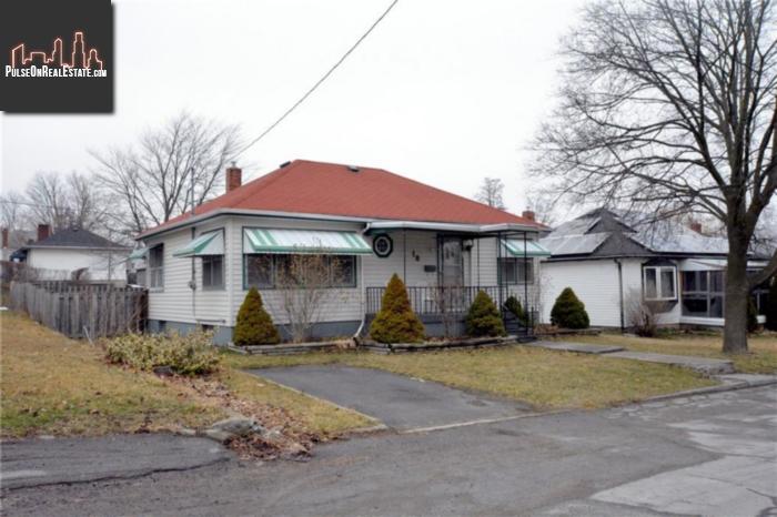 Property 10 Sutcliffe Boulevard E main img