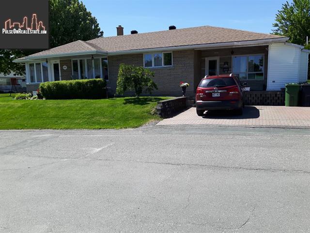 Property 410 Rue Noel main img