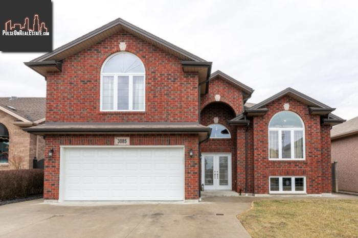 Property 3085 Troup Crescent main img