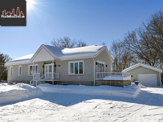 Property 744 Grande Cote O. main img