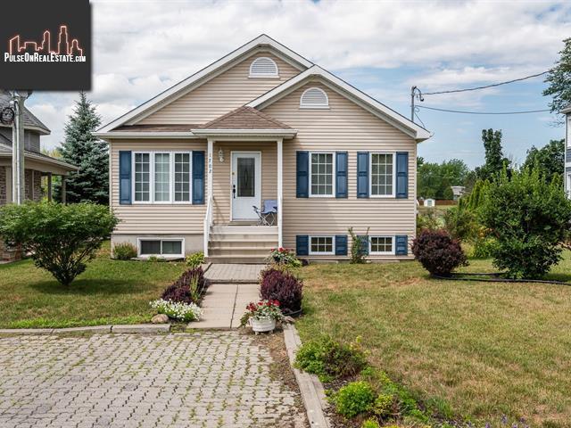 Property 1702 Rue Du Beau-Rivage main img