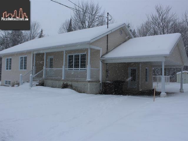 Property 34 Av. Des Legendes main img