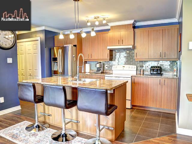Property #203-329 Rue Ste-Catherine main img