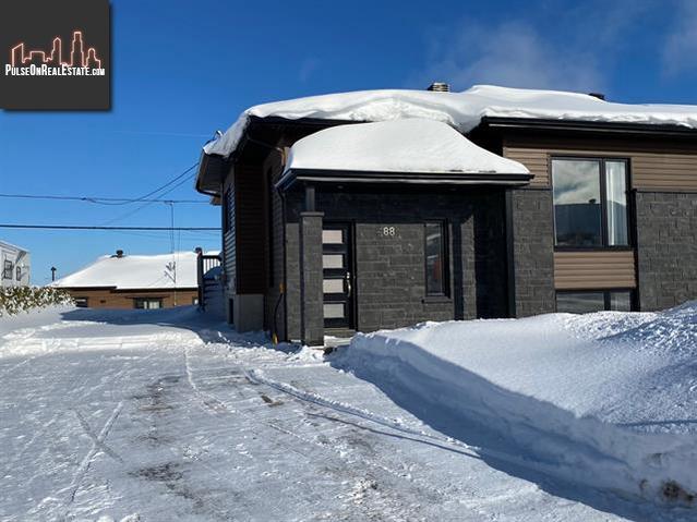 Property 488 Rue Claude-Leveillee main img