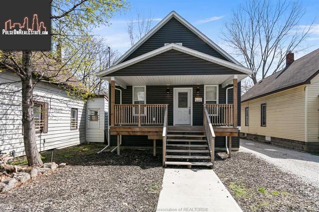 Property 3161 Peter Street main img