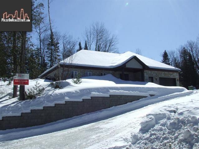 Property 4 Place Des Pinsons main img