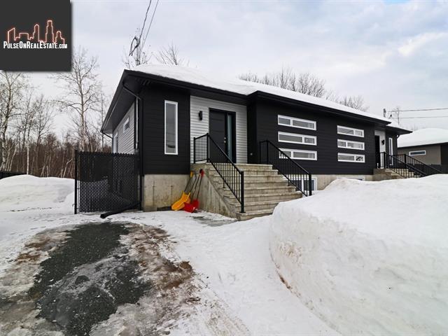 Property 1285 Av. Des Capucines main img