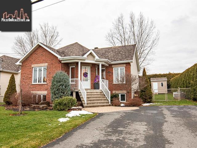 Property 2400 Rue De La Commune main img