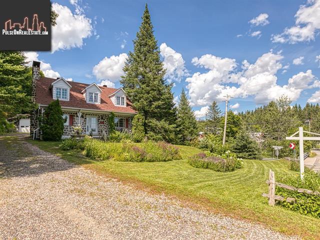 Property 2467 Ch. Du Village main img