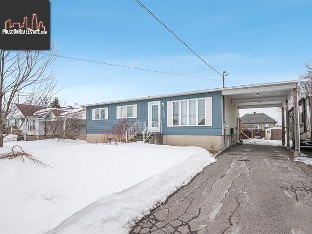 Property 1762 Av. Du Frere-Andre main img