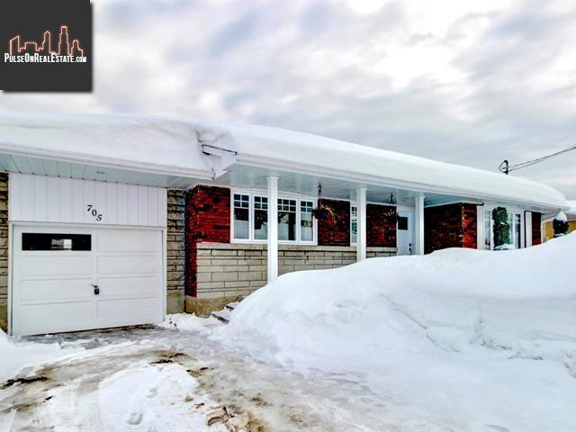 Property 705 121e Rue main img