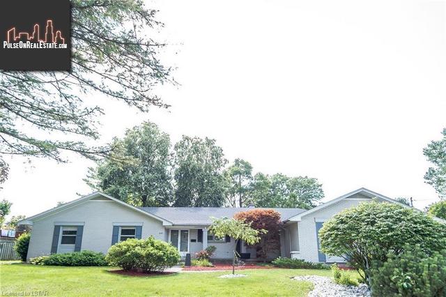Property 1647 Stoneybrook Crescent main img