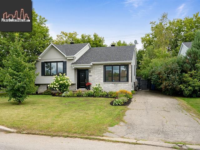 Property 2867 Rue Daniel-Johnson main img