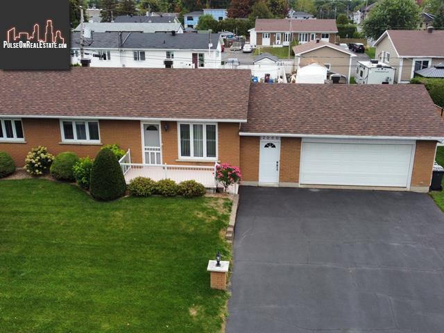 Property 2060 Rue Leblanc main img