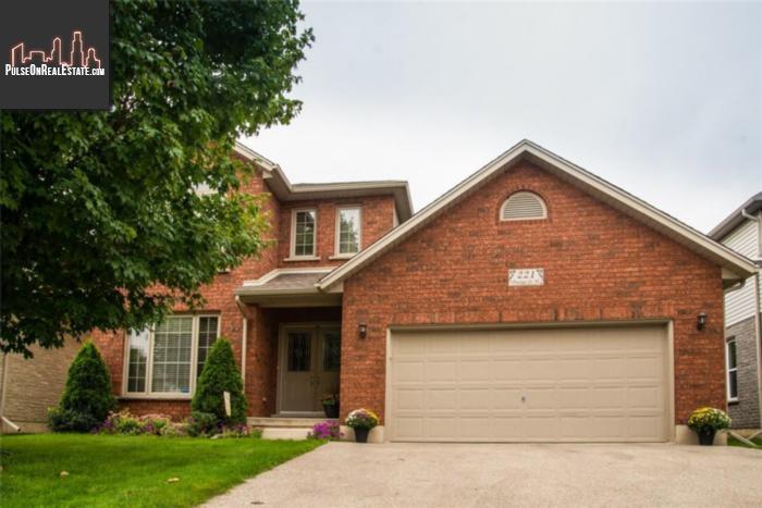 Property 221 Dundas Street W main img