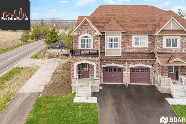 Property 1202 Peelar Crescent main img