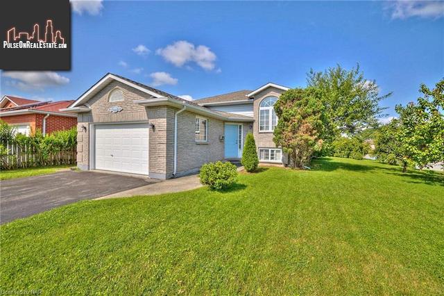 Property 7984 Woodsview Crescent main img