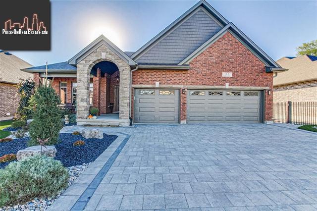 Property 31 Collins Way main img