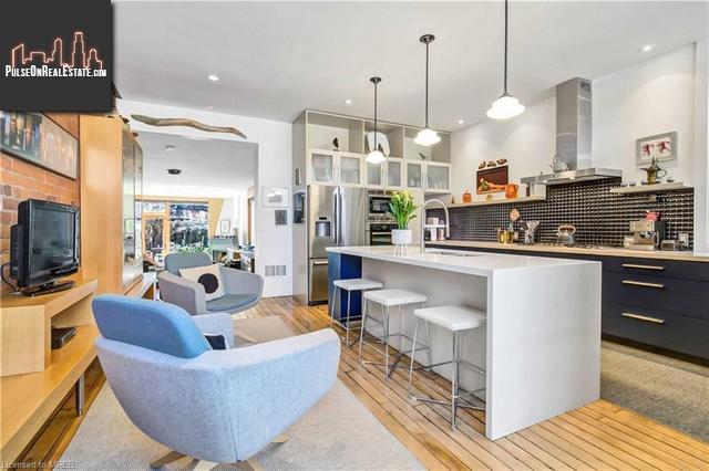 Property 1621 Dundas Street W main img