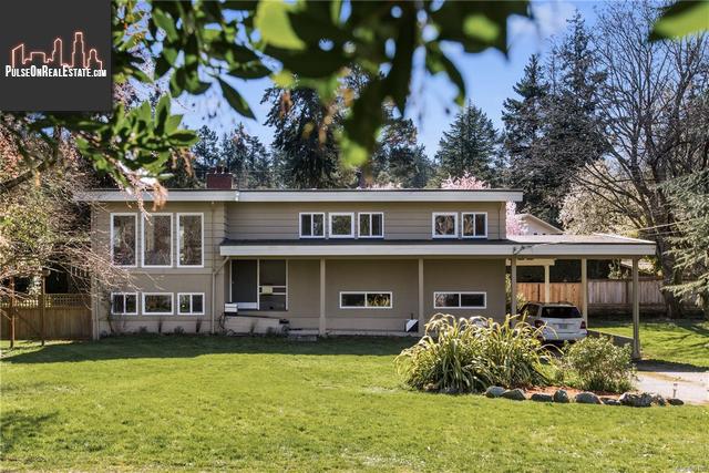 Property 2388 Alpine Cres main img