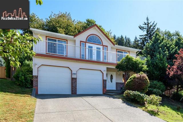Property 1240 Farquharson Dr main img