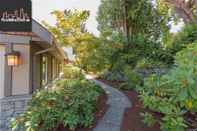 Property 3953 Locarno Lane main img