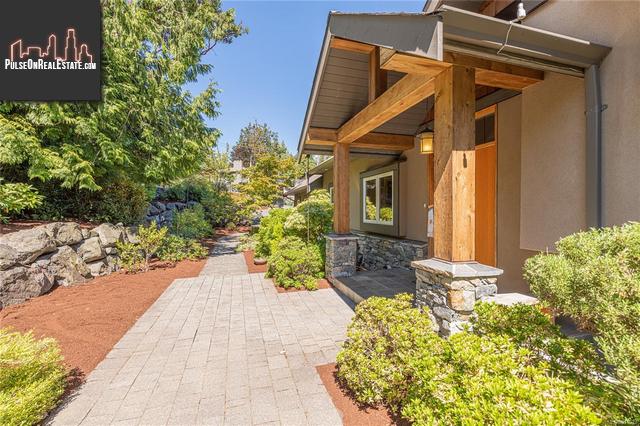 Property 3953 Locarno Lane img1
