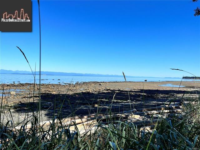 Property 4099 Island Hwy S img1