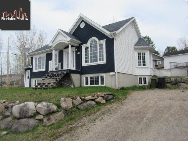 Property 310 Rue Notre-Dame main img