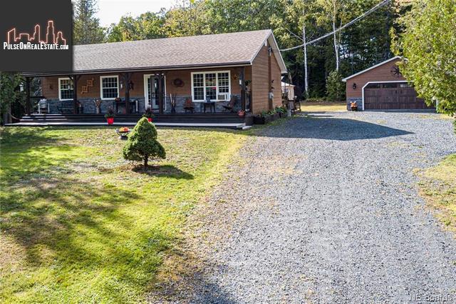 Property 40 Thompson Avenue main img