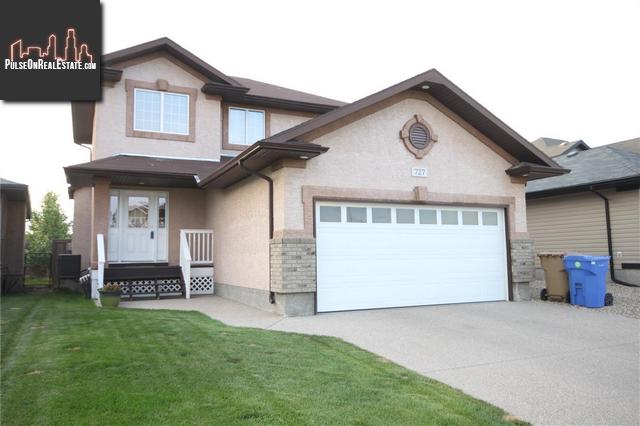 Property 727 Bluebird Cres main img