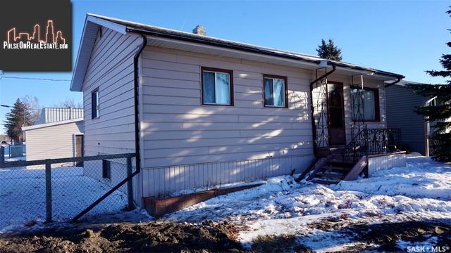 Property 401 1st St W main img