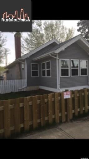 Property 226 5th Ave E main img
