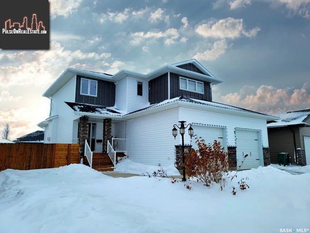 Property 125 Cedar Cres main img