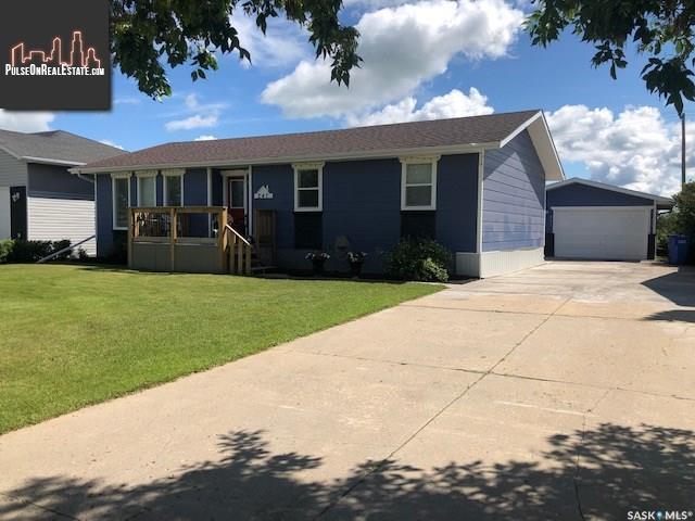Property 247 Parker Cres main img