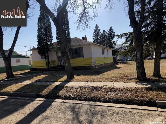 Property 127 Hudson Bay Ave main img