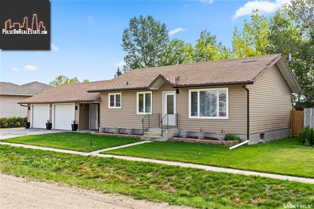 Property 437 Martin Cres main img