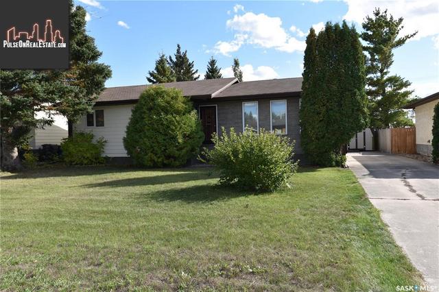 Property 310 Watson Cres main img