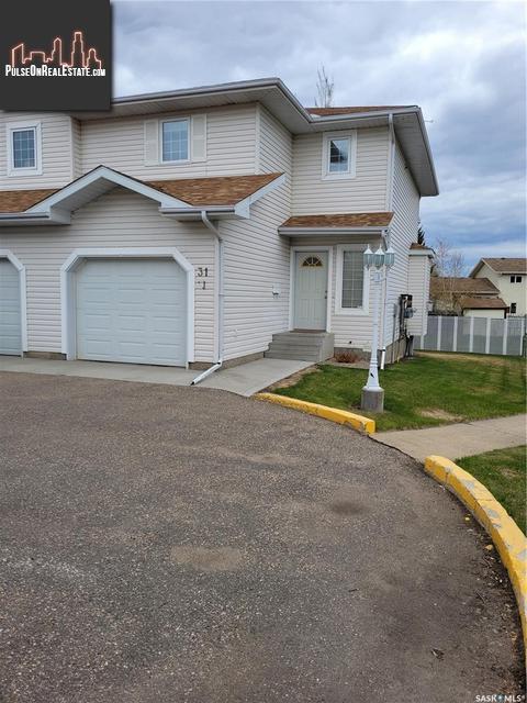 Property 31 1620 Olive Diefenbaker Drive main img
