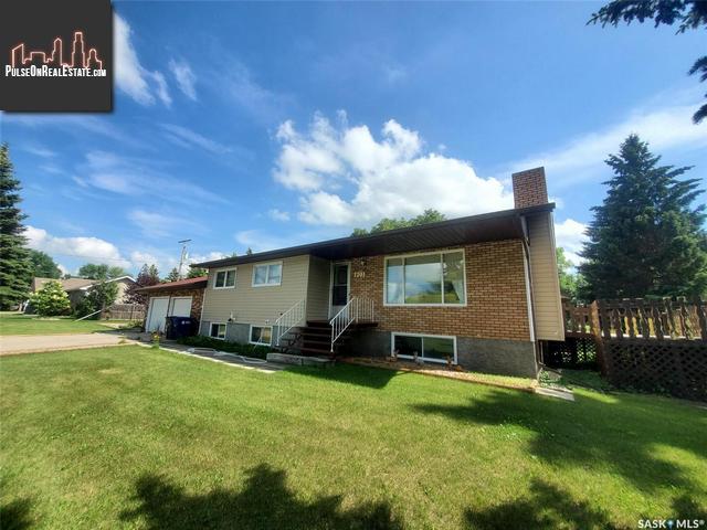 Property 1201 Assiniboia Avenue main img