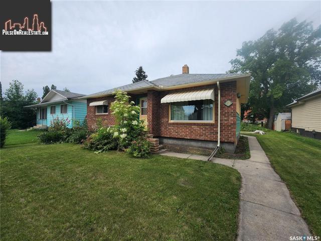 Property 210 4th Avenue W main img